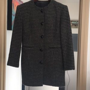 Very elegant, warm and comfortable jacket.